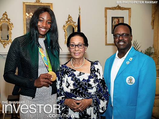 Shaunae Miller, Dame Marguerite Pindling, and Minister of Youth, Sports and Culture Dr Daniel Johnson